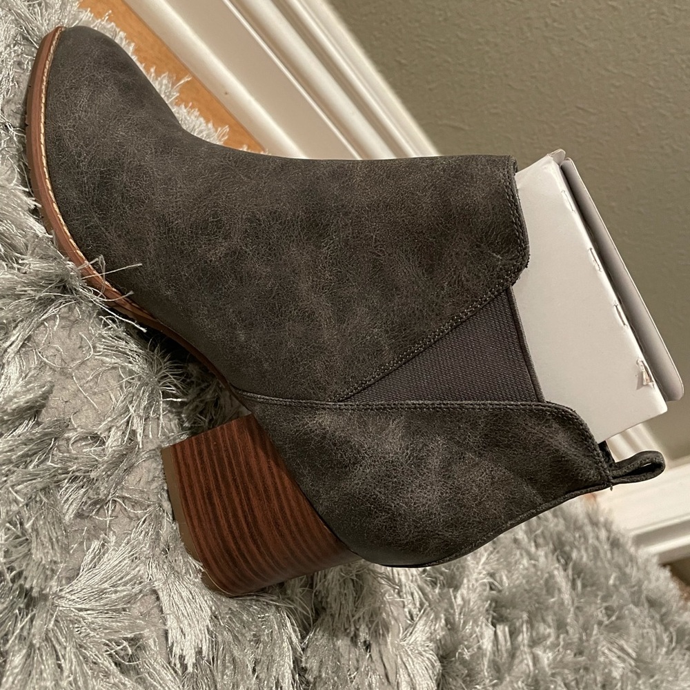 BC(born in california)vegan booties PETA approved